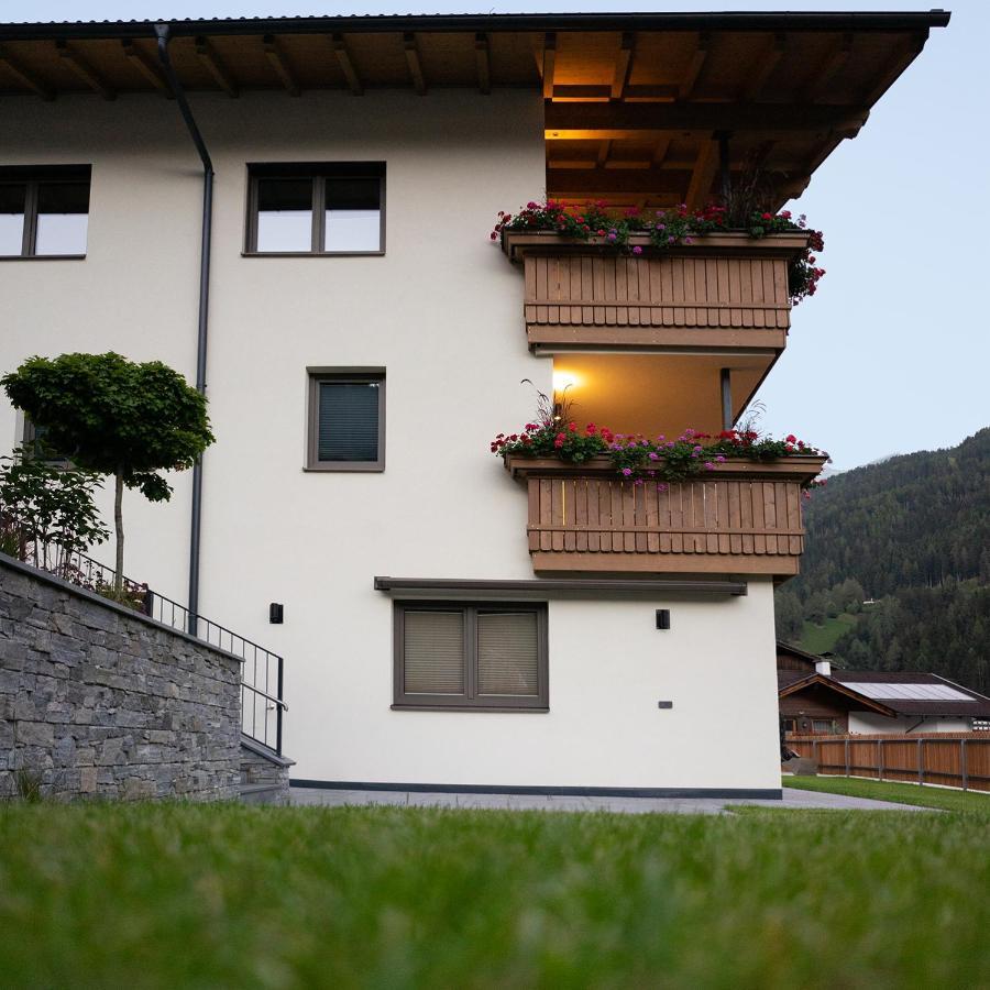 Berg' & Bluamen Appartements Stubai Neustift im Stubaital Exteriör bild