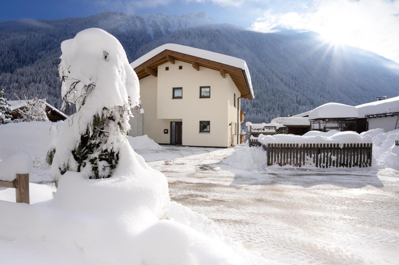 Berg' & Bluamen Appartements Stubai Neustift im Stubaital Exteriör bild